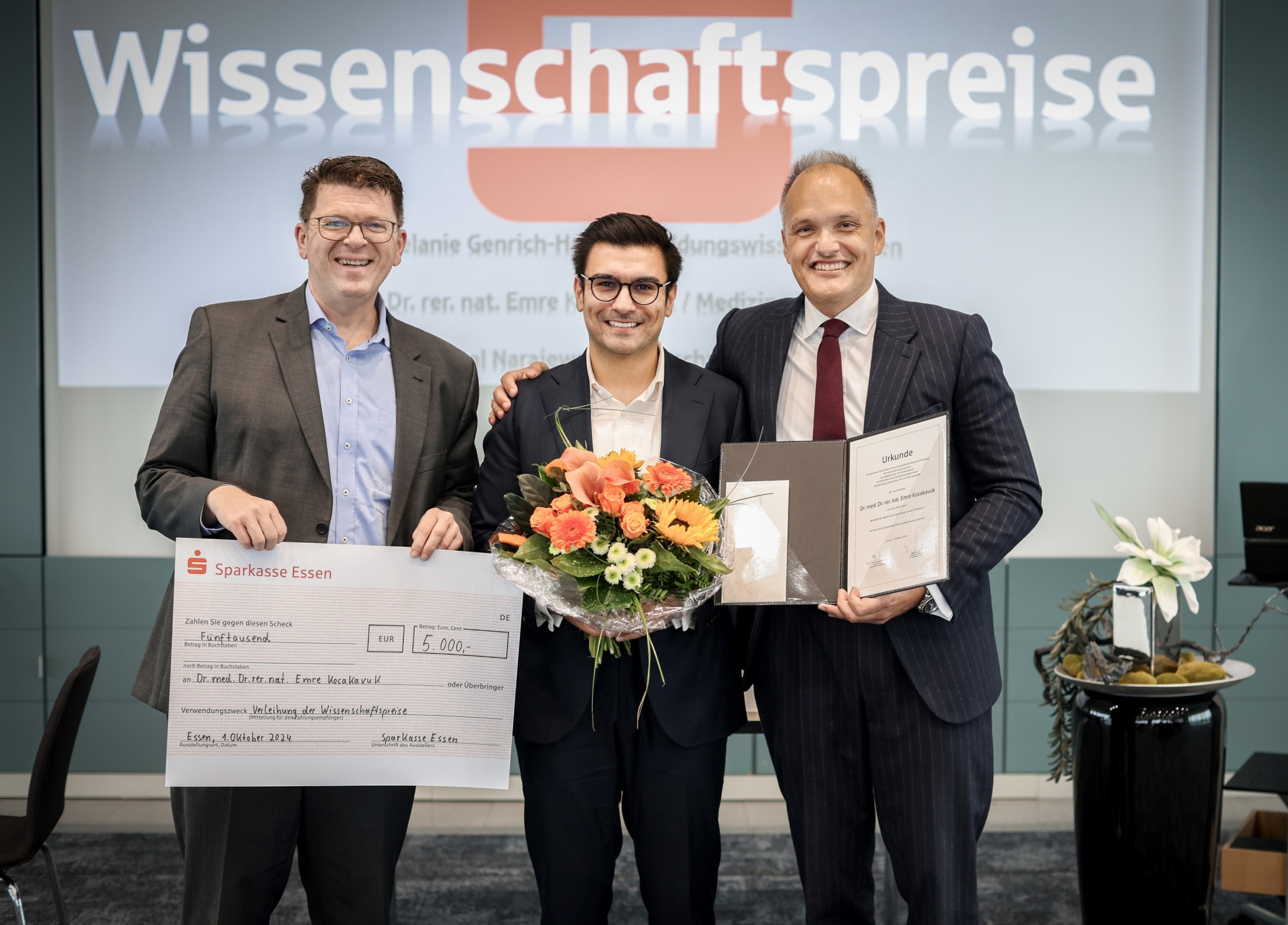 Dr. med. Dr. rer. nat. Emre Kocakavuk erhält Wissenschaftspreis der Sparkasse Essen - Titelbild